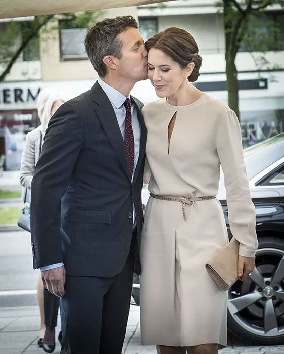 Crown Prince Frederik and Crown Princess Mary kiss