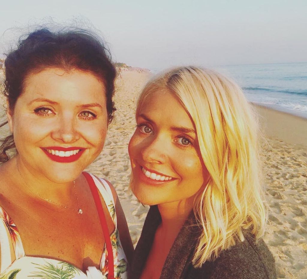 Holly Willoughby and her sister Kelly taking a selfie at the beach