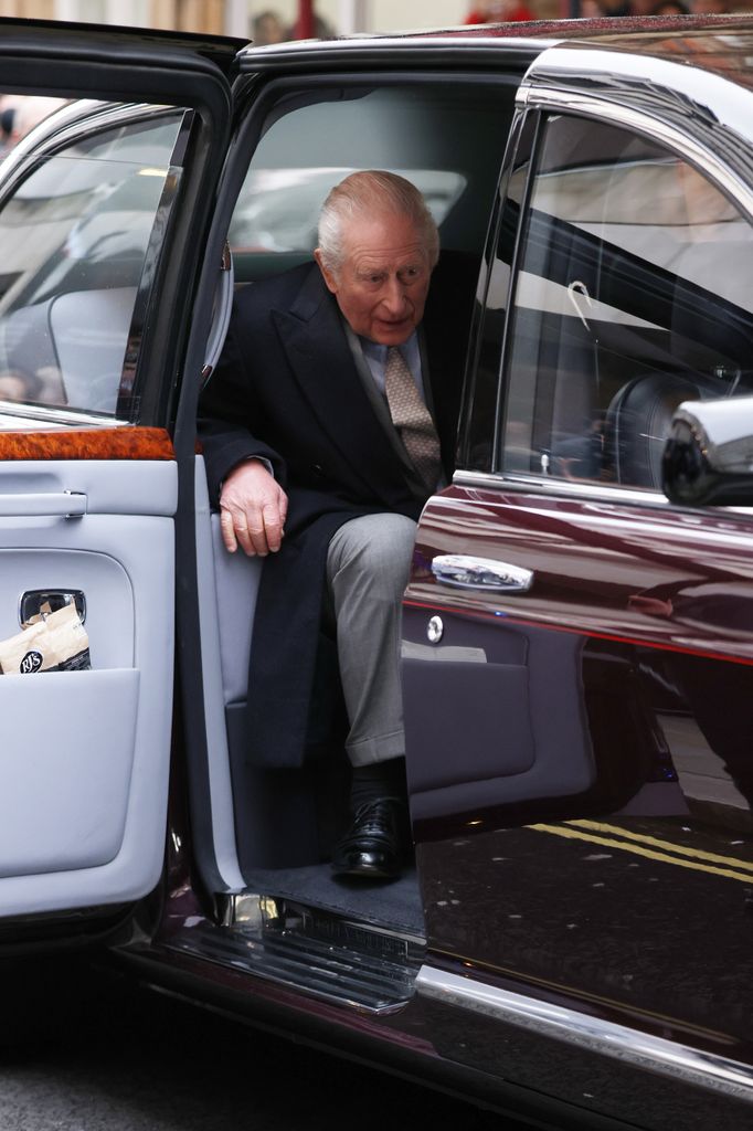 LONDRES, ANGLETERRE – 19 FÉVRIER : le roi Charles III assiste au premier jour de la Fashion Week de Londres au NEWGEN 180 The Strand le 19 février 2026 à Londres, en Angleterre. (Photo de Neil Mockford/GC Images)