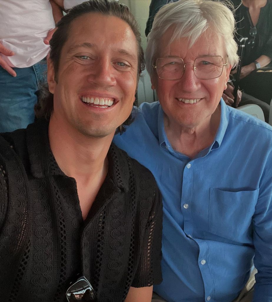 vernon kay selfie with dad