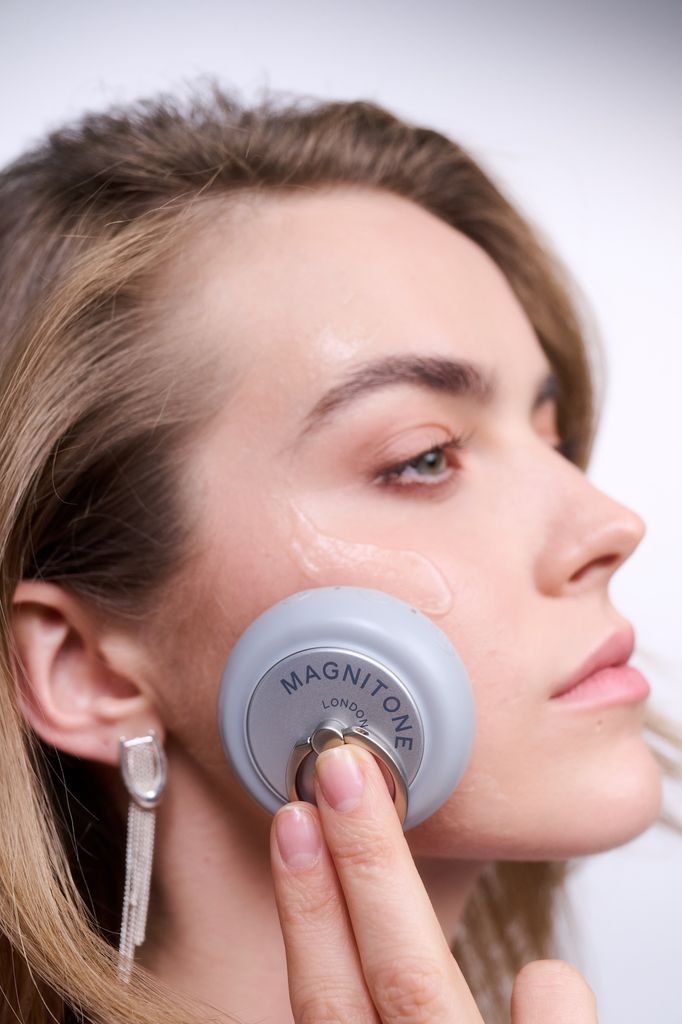 model using Magnitone Pebble Pro