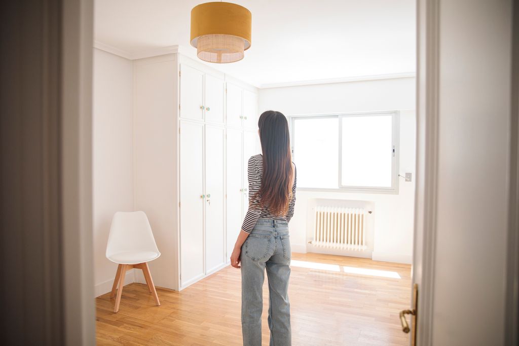 You need to be alert when viewing a home