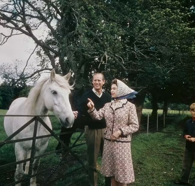 queen elizabeth II with prince philip and horse at balmoral
