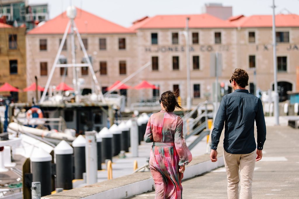 Le Henry Jones Art Hotel est stratégiquement placé sur le quai