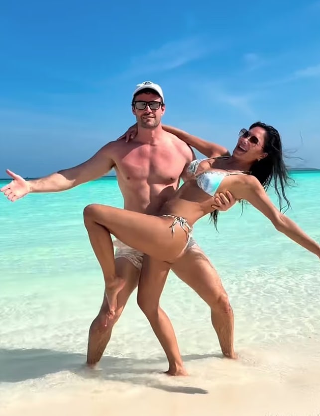 Nicole with fiancé Thom Evans