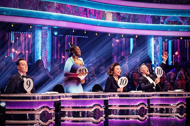 strictly judges give scores