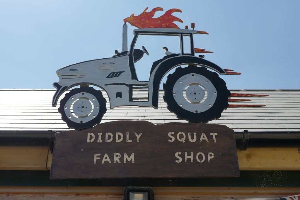 The Diddly Squat Farm Shop signpost
