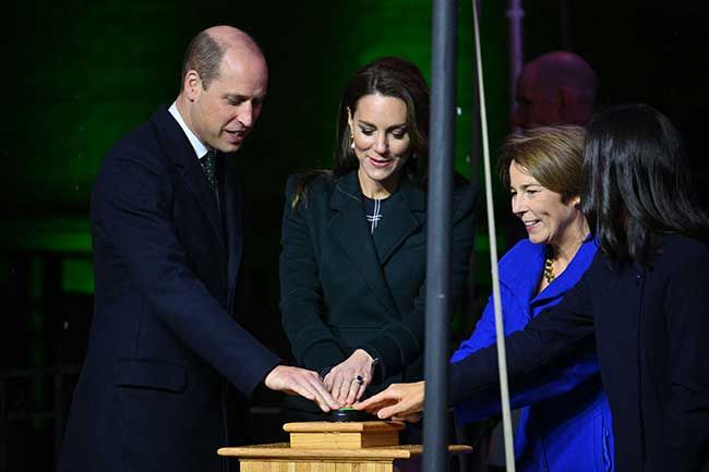 Kate and William turning on the lights