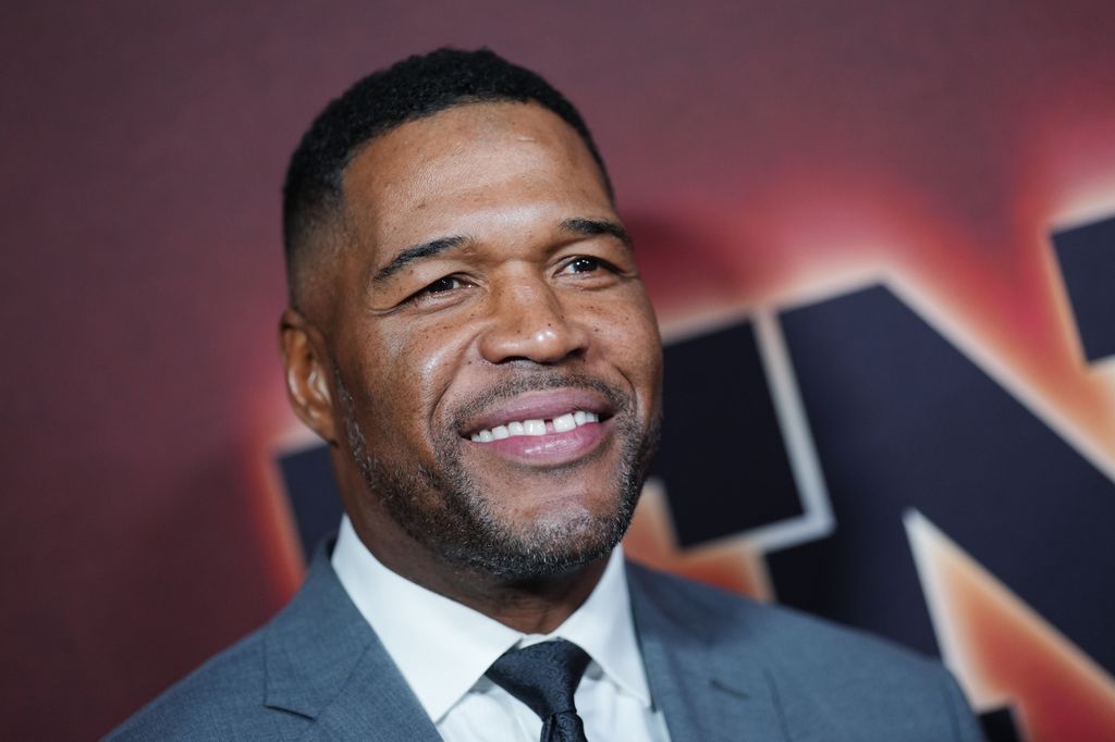 Michael Strahan aux Footwear News Achievement Awards 2025 qui se tiennent au Cipriani 25 Broadway le 3 décembre 2025 à New York, New York.