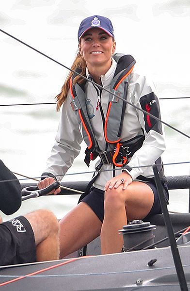 kate middleton sailing in shorts