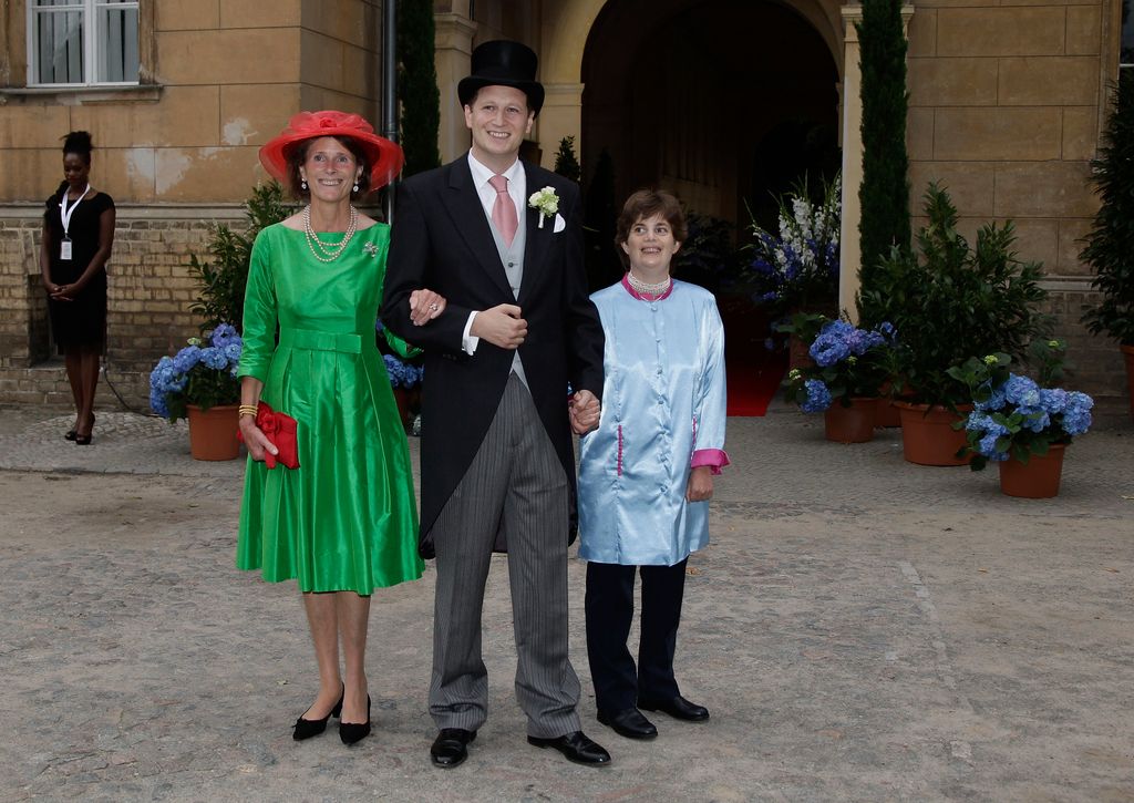 La duchesse Donata d'Oldenbourg assiste à la cérémonie de mariage du prince Georg Friedrich Ferdinand de Prusse avec la princesse Sophie de Prusse