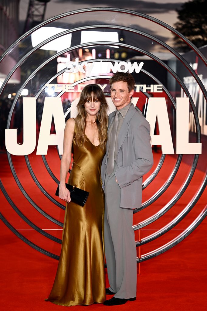 Hannah Bagshawe e Eddie Redmayne estavam só sorrisos na estreia 