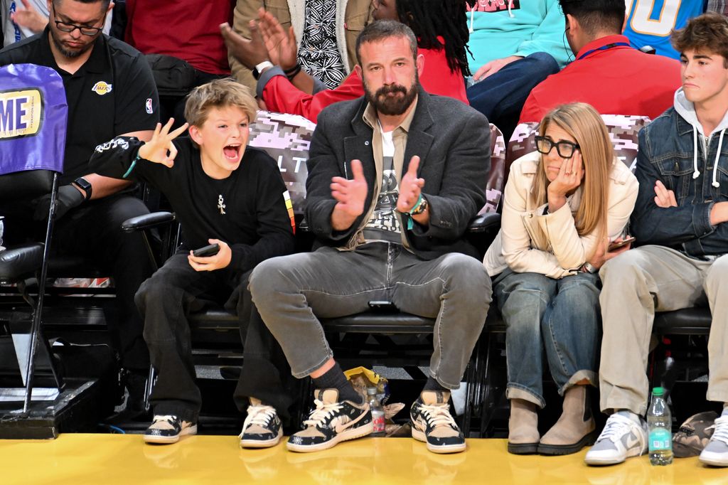 ben affleck and son samuel at lakers vs toronto raptors game