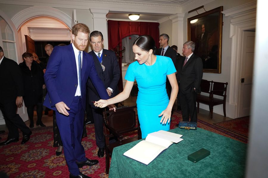 meghan and harry sign book 