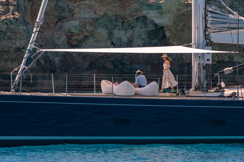 Tom Cruise et Ana de Armas se détendent à bord du bateau à Ciutadella, Menorque