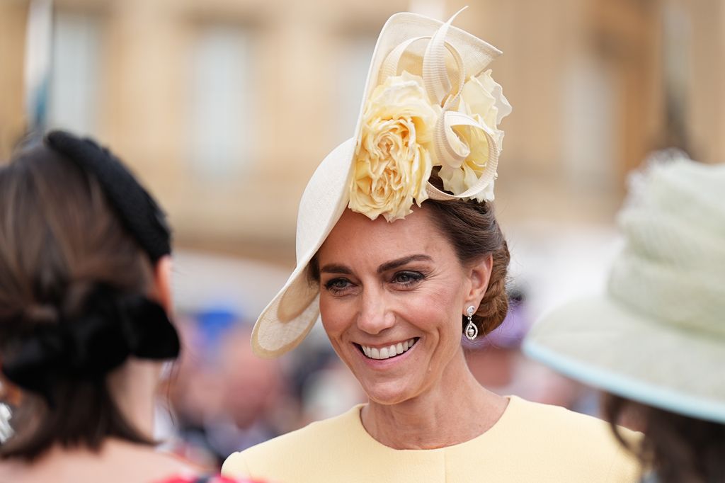 princess kate at garden party in yellow dress 