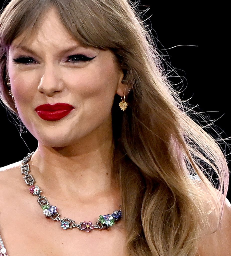 Taylor Swift wearing T heart earrings on stage