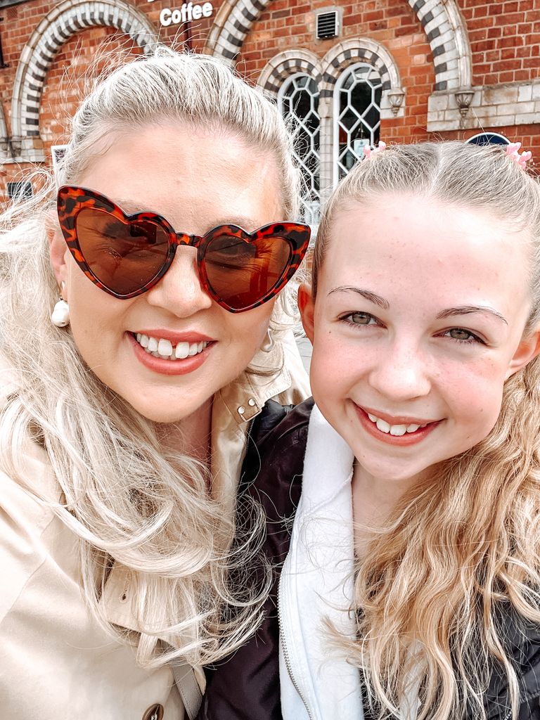 Louise Pentland taking a selfie with her daughter Darcy