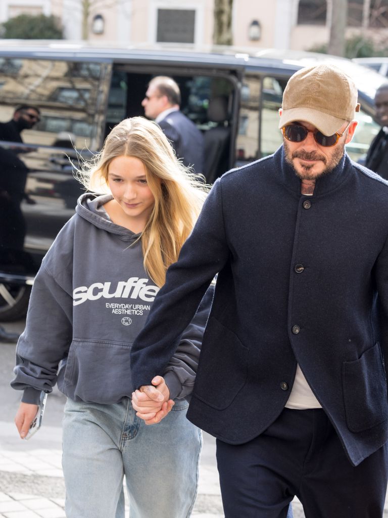 Harper Beckham dan David Backham Terlihat selama Pakaian Wanita Musim Gugur/Musim Dingin 2025/2026 sebagai bagian dari Paris Fashion Week 