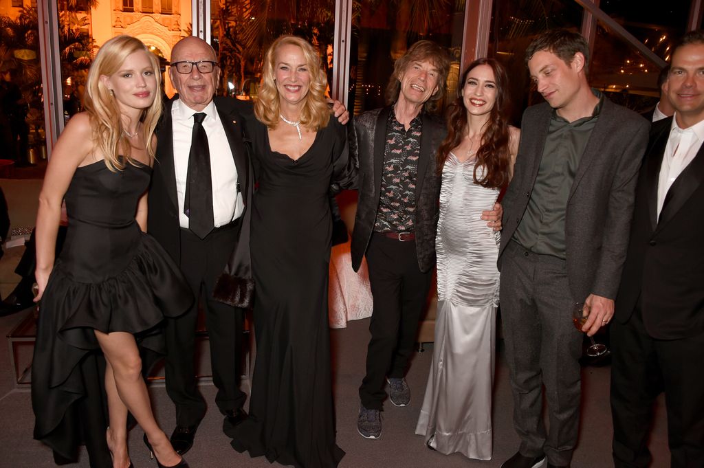 BEVERLY HILLS, CA - FEBRUARY 26: (EXCLUSIVE ACCESS, SPECIAL RATES APPLY)  (L-R) Model Georgia May Jagger, News Corp Executive Chairman Rupert Murdoch, model Jerry Hall, musician Mick Jagger, model Elizabeth Jagger actor James Jagger and 21st Century Fox CEO Lachlan Murdoch attends the 2017 Vanity Fair Oscar Party hosted by Graydon Carter at Wallis Annenberg Center for the Performing Arts on February 26, 2017 in Beverly Hills, California.  (Photo by Dave M. Benett/VF17/WireImage)