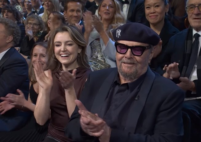 Jack Nicholson and his daughter clapping while sitting in audience at SNL 50 event 