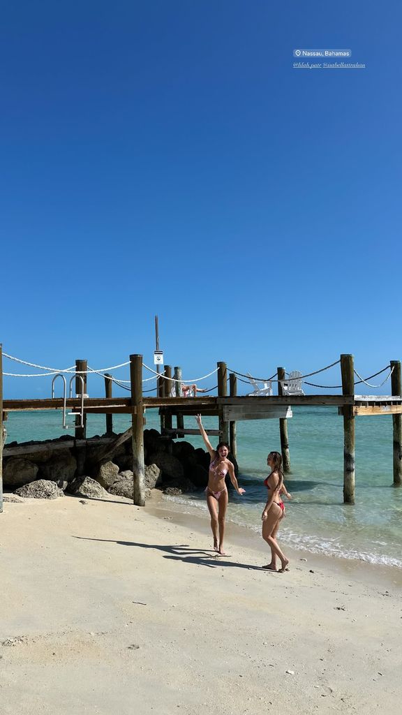 MIchael strahan's daughers on the beach