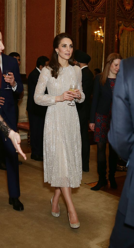 Księżna Kate w błyszczącej sukni