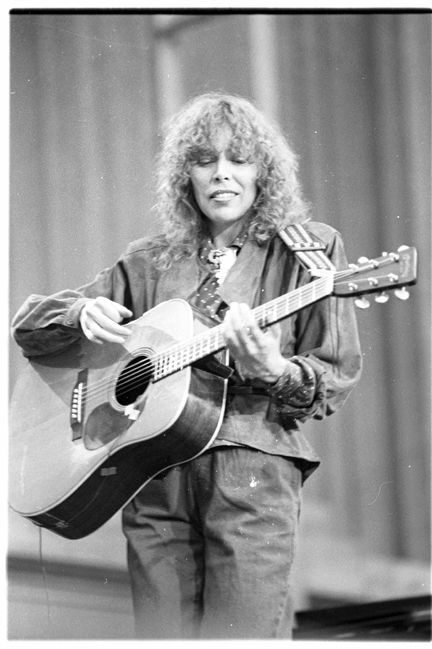 Joni Mitchell playing guitar
