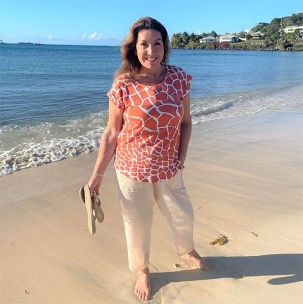 Jane McDonald on the beach
