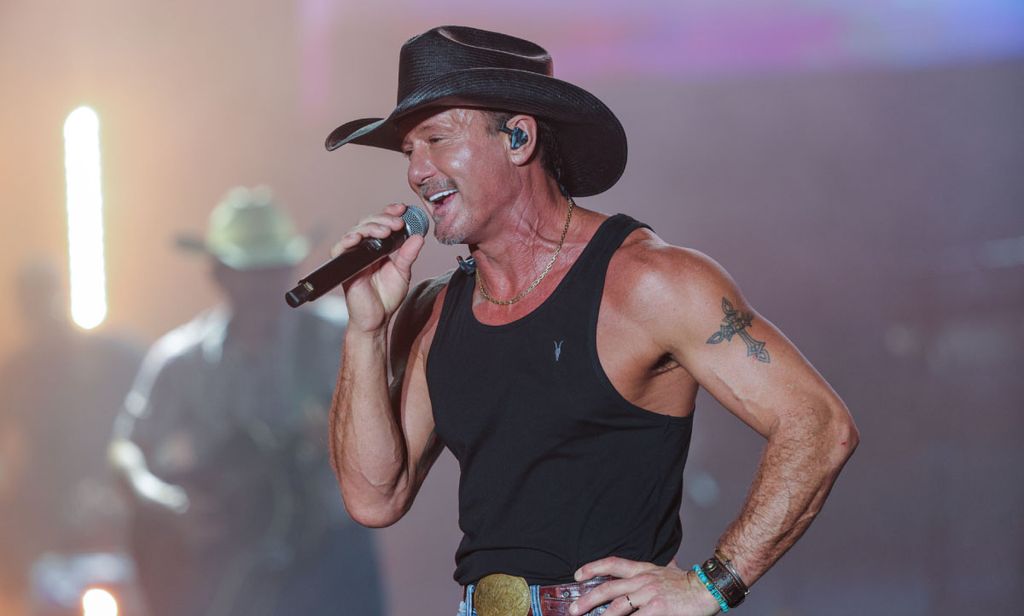 tim mcgraw singing appearance