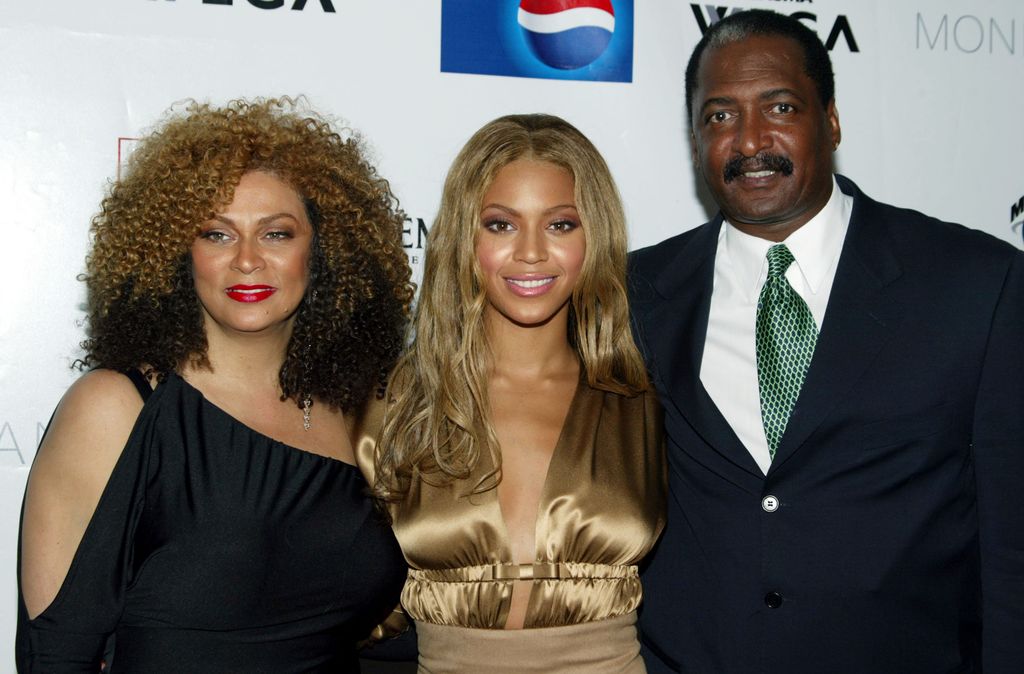 Matthew Knowles com a filha Beyoncé e a ex Tina Knowles 