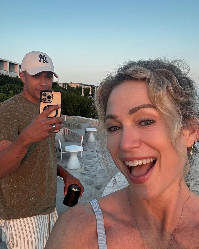 Amy Robach and T.J. Holmes take a selfie on vacation