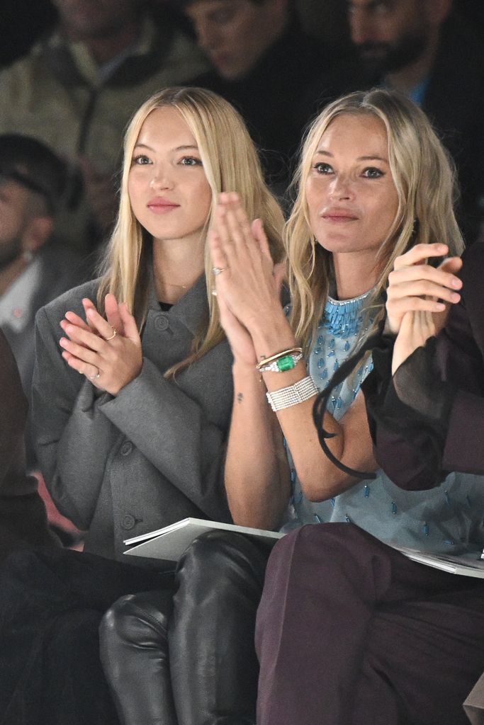 Lila Moss and Kate Moss clapping