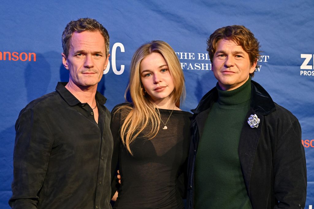 (De gauche à droite) Neil Patrick Harris, Harper Grace et David Burtka Défilé de mode Blue Jacket du 10e anniversaire