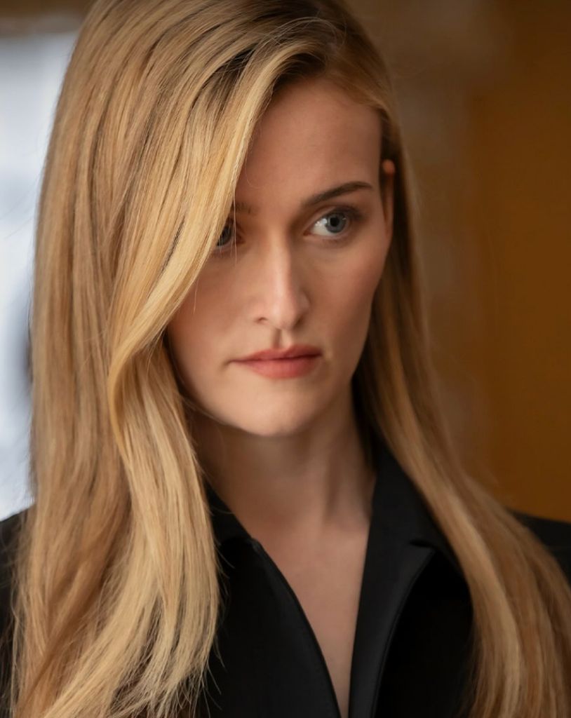 Je suis obsédée par les tenues des années 90 de Carolyn Bessette-Kennedy dans Disney's Love Story – voici comment les copier 8 Les cheveux de Carolyn Bessette dans Une histoire d'amour