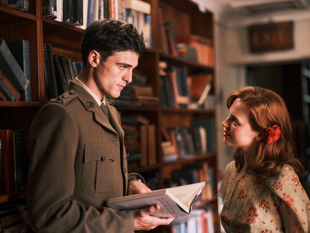 Critics praised the 'smouldering chemistry' between the leads