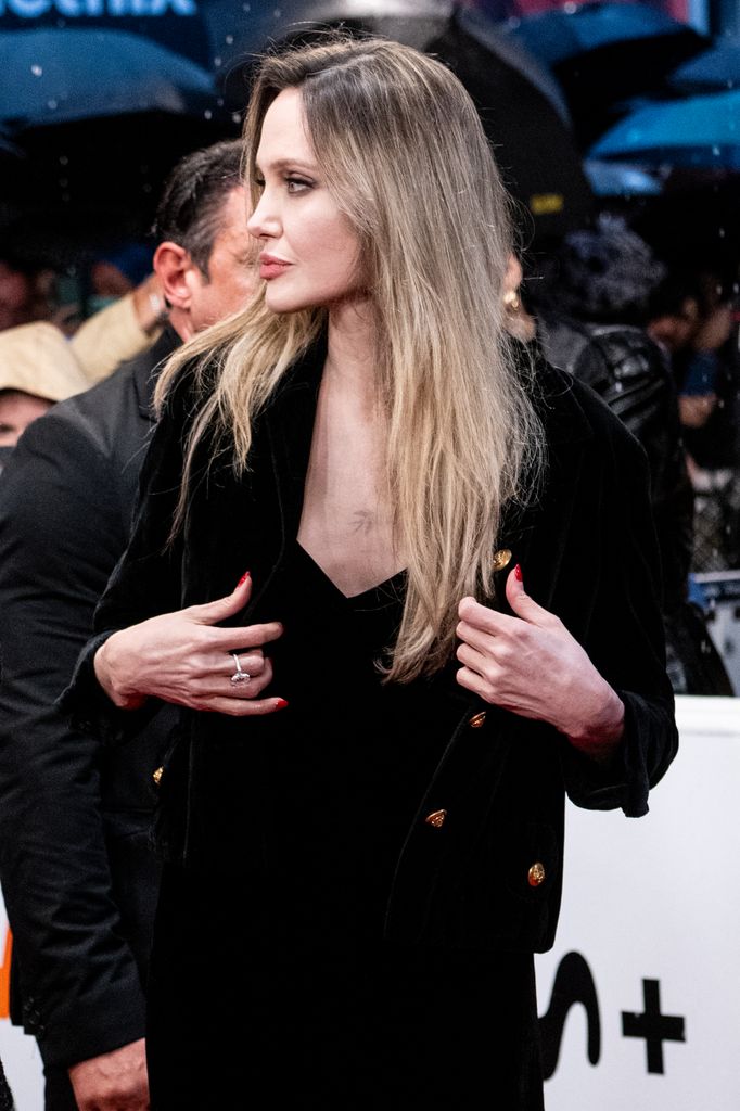 Effortless edge with a touch of Old Hollywood