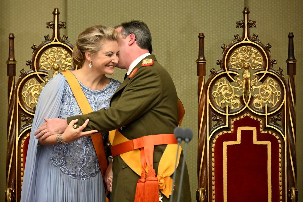 Grand Duke Guillaume kisses Grand Duchess Stephanie after his first speech as head of state