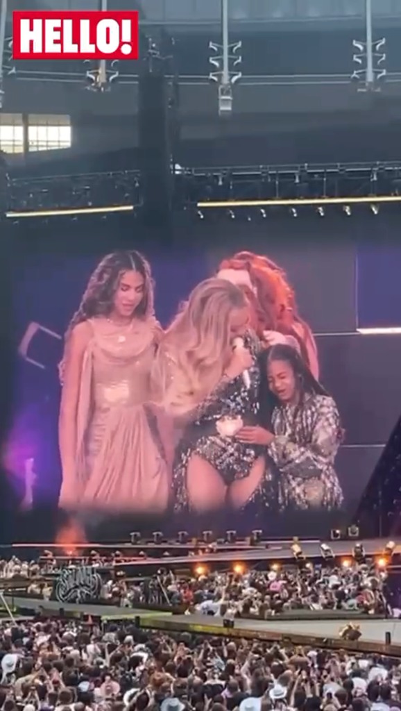 Rumi Carter was comforted by her mom and sister during an emotional moment in the Cowboy Carter tour