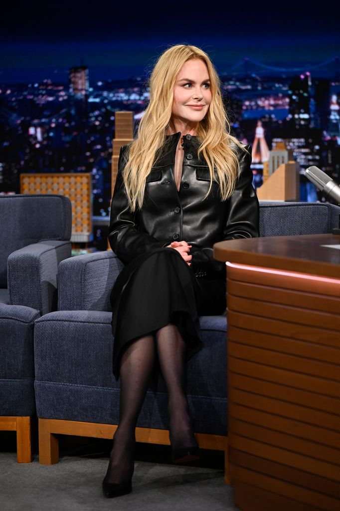 Nicole Kidman étourdit avec son cuir moulant et ses talons vertigineux 1 Nicole Kidman en veste et jupe en cuir