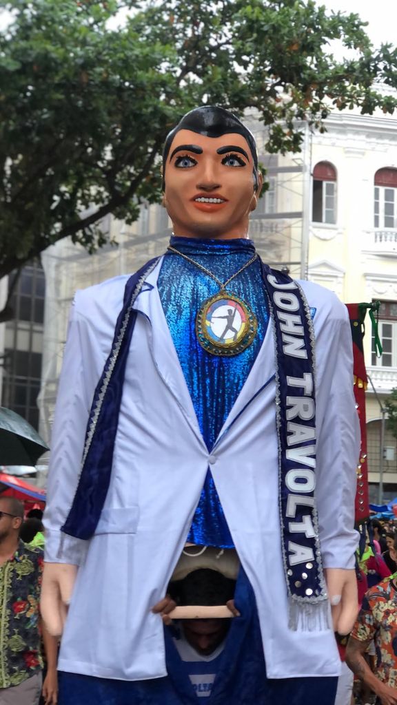 Le John Travolta Bodeco au carnaval à Olinda, Brésil