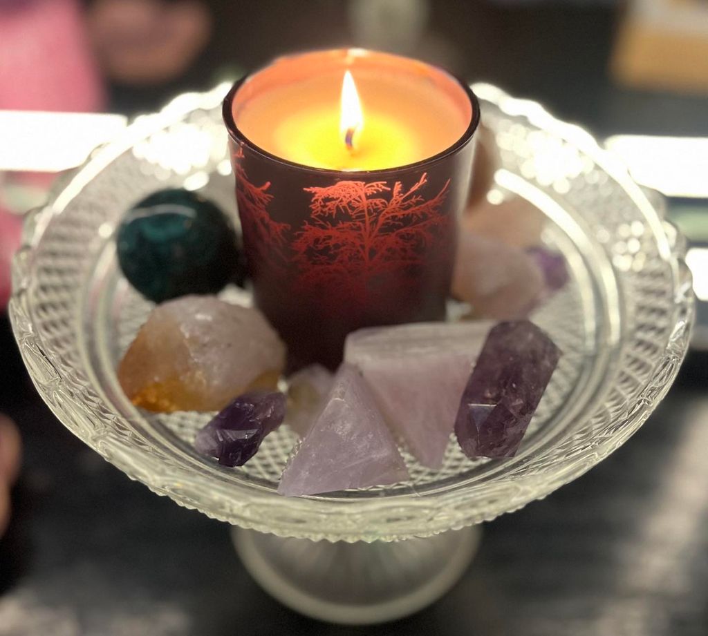 Jessie Wallace has candles and crystals in her home