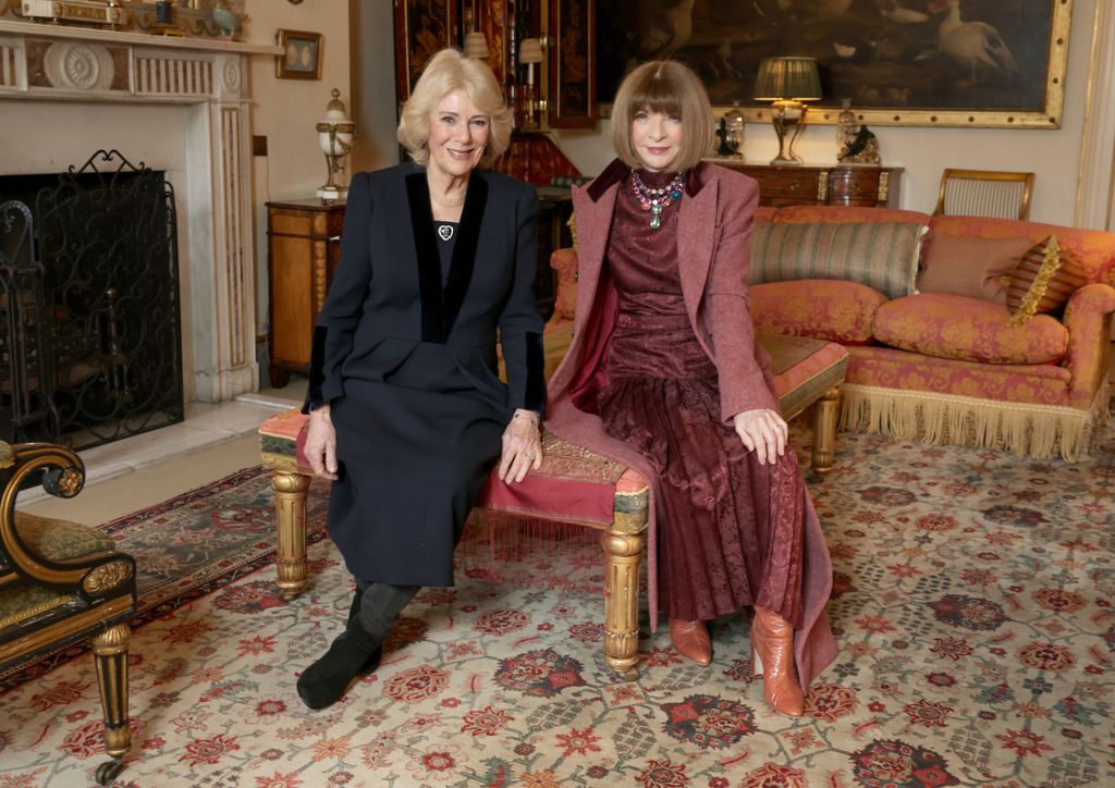 LONDRES, ANGLETERRE – 19 FÉVRIER : la reine Camilla (à gauche) avec Dame Anna Wintour au Palais St James le 19 février 2026 à Londres, en Angleterre. (Photo de Chris Jackson/Getty Images)