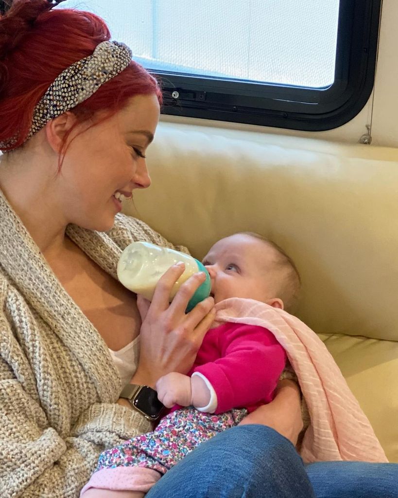 amber heard bottle feeding daughter oonagh as a baby