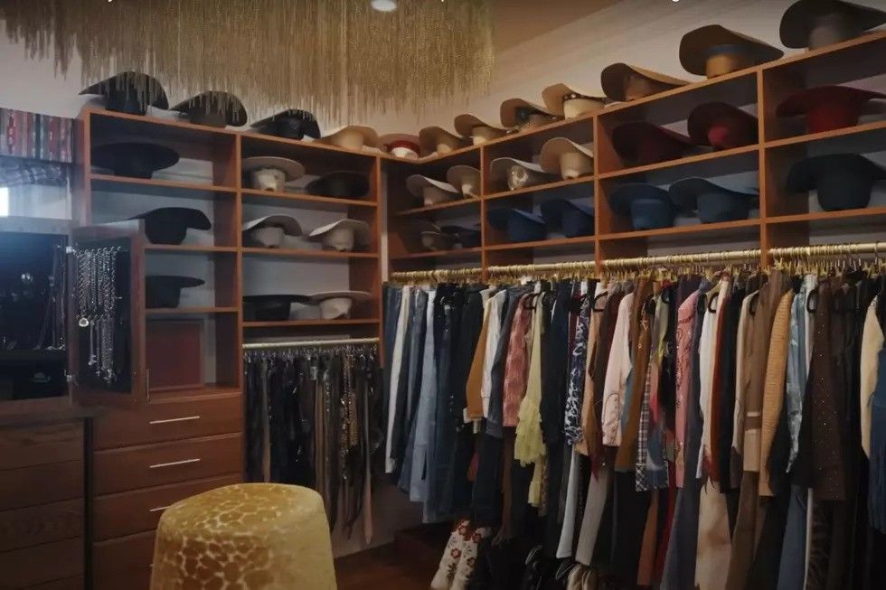 photo of lainey wilson closet