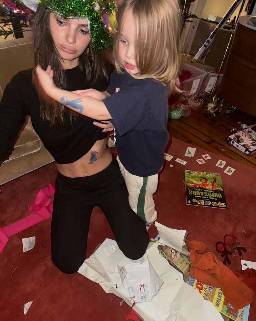 emrata in all-black while enjoying some downtime with her son