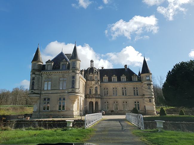 escape to the chateau castle
