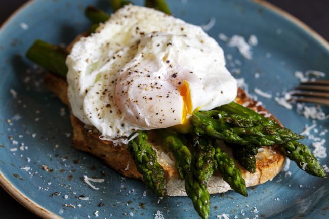 poached eggs on toast