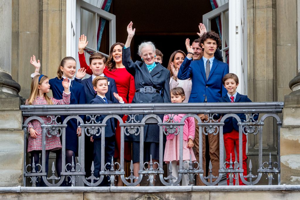 queen margrethe on balcony waving 