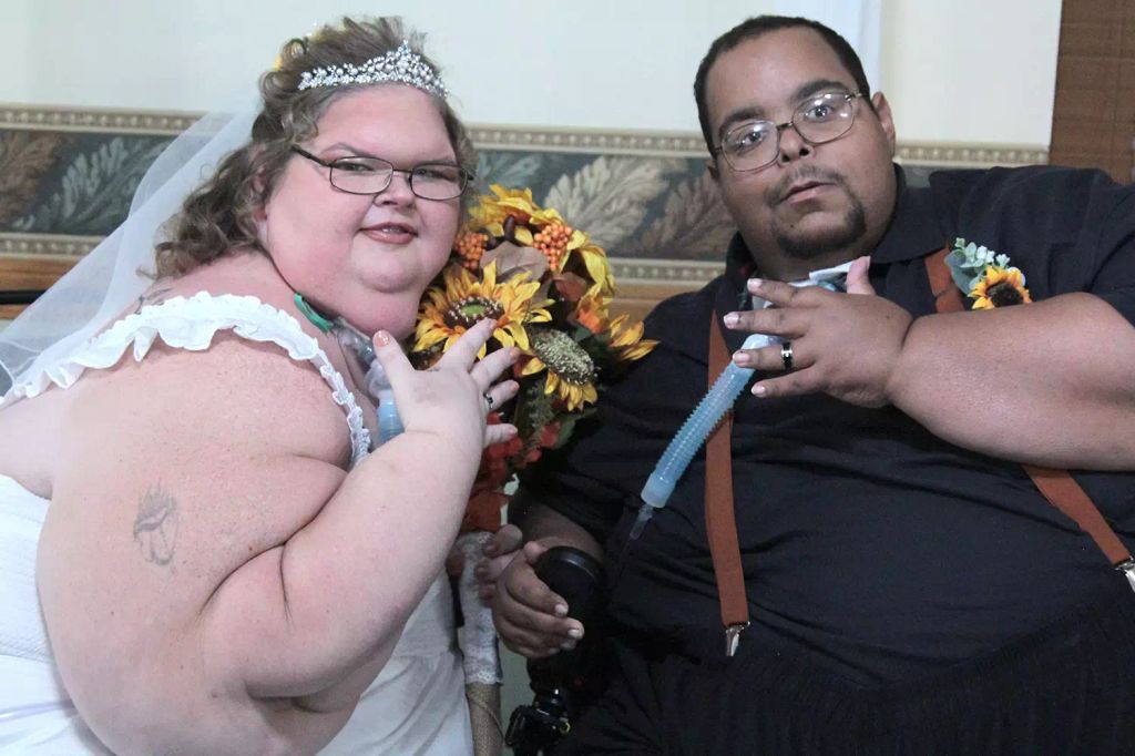 Tammy Slaton poses with her husband Caleb in 2023, after their wedding